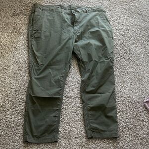 American Eagle Outfitters Men's Olive Chinos